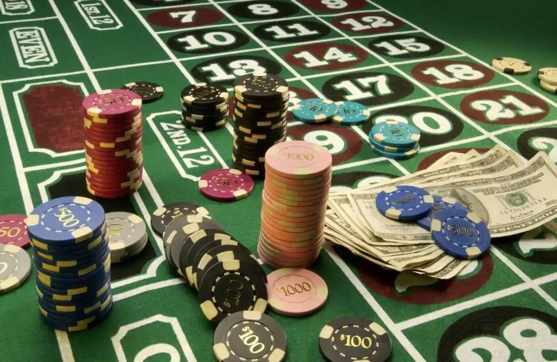 money slots App မှတဆင့် Myanmar ကစားသမားများ အနိုင်ရလဒ် ထုတ်ယူနေသောမြင်ကွင်း